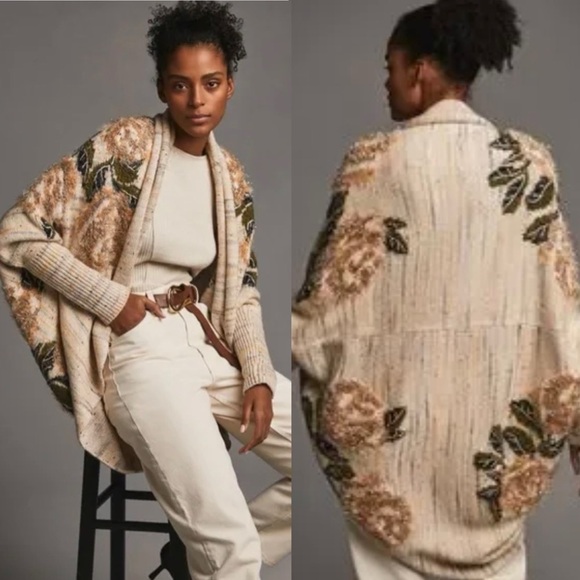 L1. Anthropologie Cream Floral Knit Poncho - Picture 1 of 4